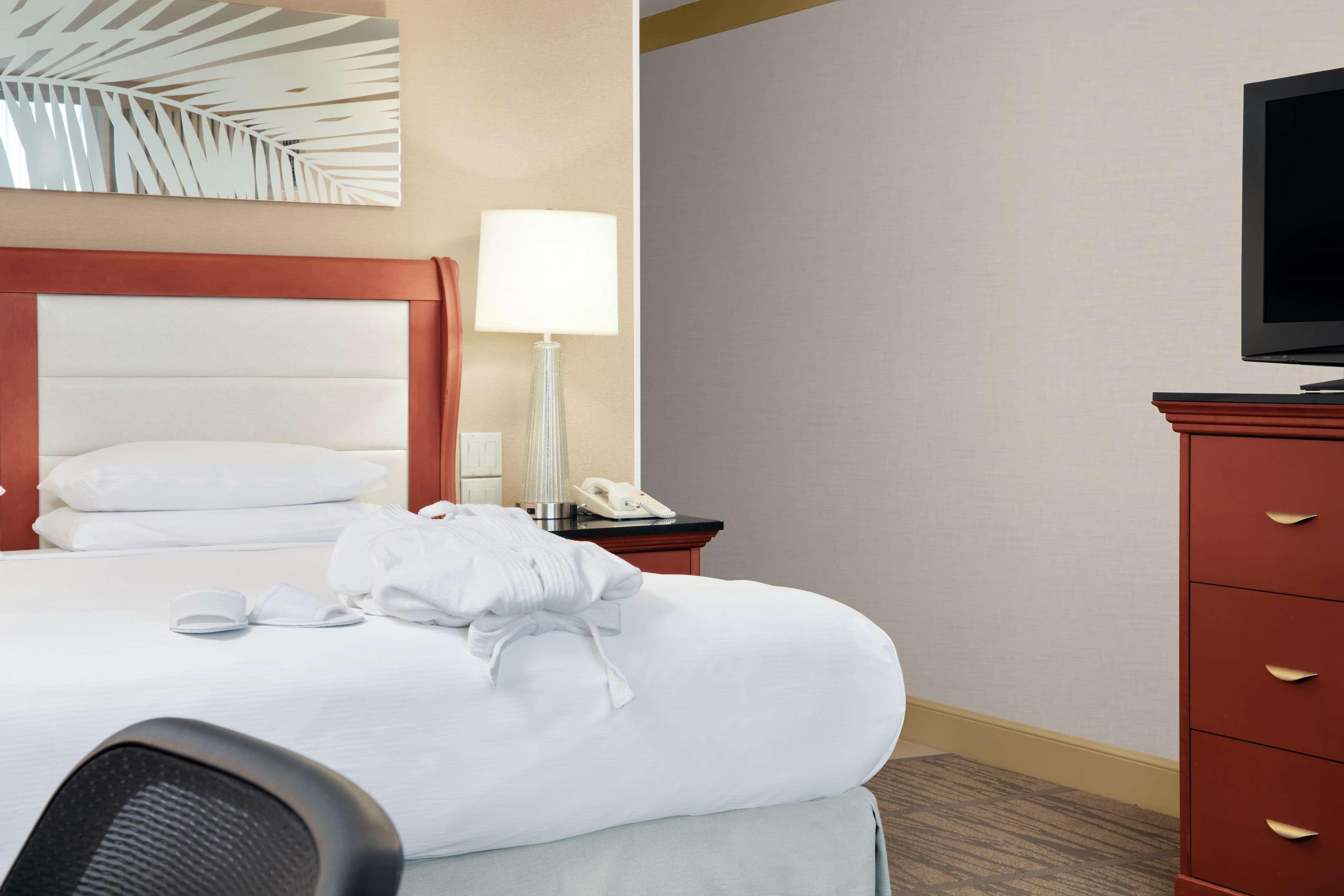 Doubletree By Hilton Hotel Miami Airport & Convention Center Miami Springs Dış mekan fotoğraf